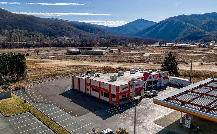 Pictures of Restaurant property located at 2004 Temple Hill Rd, Erwin, TN 37650 for lease - image #1