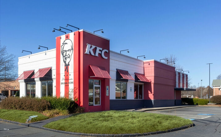 Pictures of Retail, Restaurant property located at 321 E Woodlawn Rd, Charlotte, NC 28217 for lease - image #1