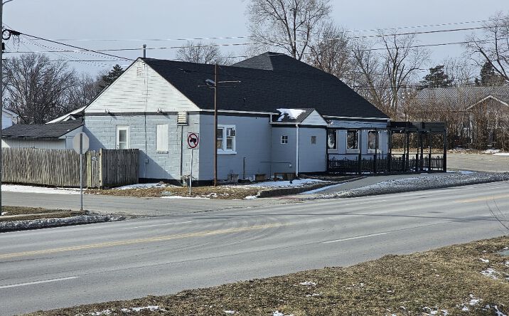 Pictures of Restaurant property located at 2331 1st Ave E, Newton, IA 50208 for lease - image #1