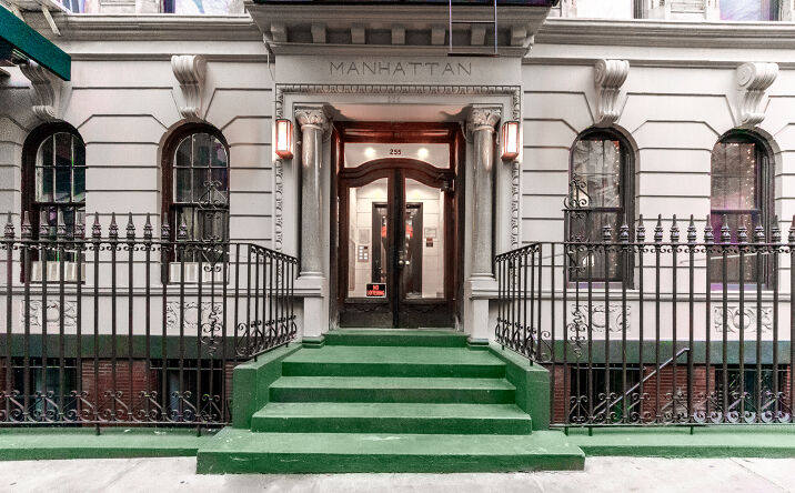 Pictures of Office property located at 255 W 22nd St, New York, NY 10011 for lease - image #1