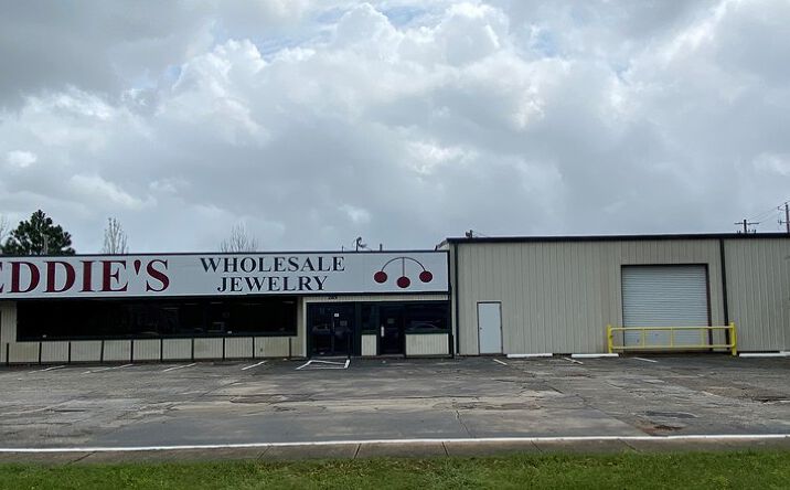 Pictures of Retail, Industrial property located at 265 Azalea Rd, Mobile, AL 36609 for lease - image #1