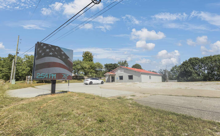 Pictures of Office property located at 6804 S Dixie Hwy, Glendale, KY 42740 for lease - image #1