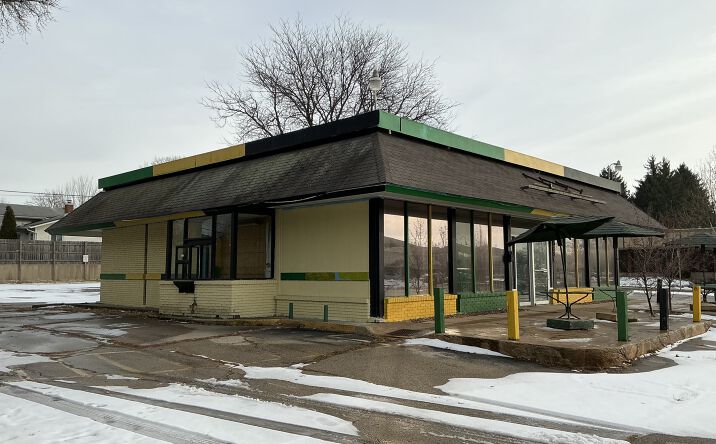 Pictures of Restaurant, Retail property located at 5696 Monona Dr, Monona, WI 53716 for lease - image #1