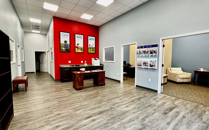 Pictures of Office, Retail property located at 266 S Jefferson Ave, Lebanon, MO 65536 for lease - image #1