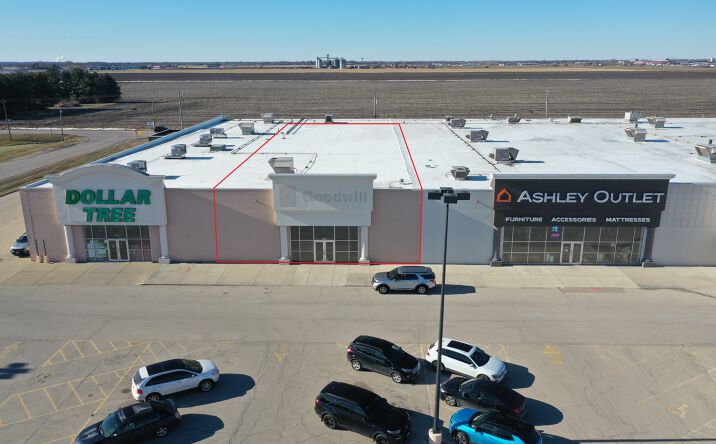 Pictures of Retail property located at 1655 38th St, Peru, IL 61354 for lease - image #1