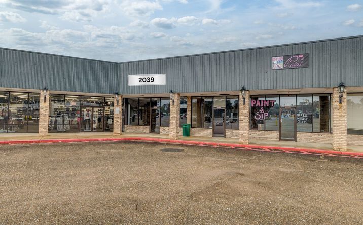 Pictures of Retail property located at 2039 E Madison Ave, Bastrop, LA 71220 for lease - image #1