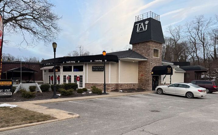 Pictures of Restaurant property located at 10 Woods Corner Rd, Setauket- East Setauket, NY 11733 for lease - image #1