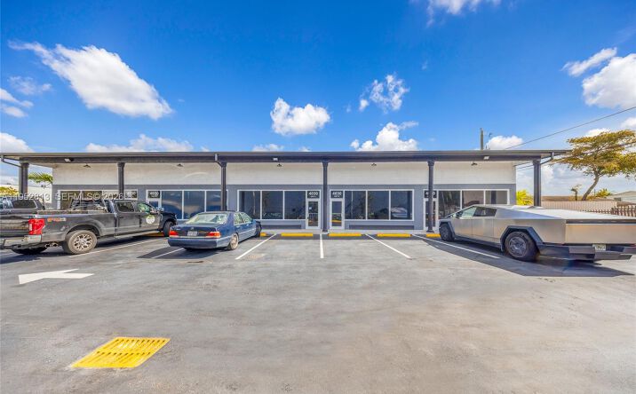 Pictures of Retail property located at 4030 Pembroke Rd, Hollywood, FL 33021 for lease - image #1