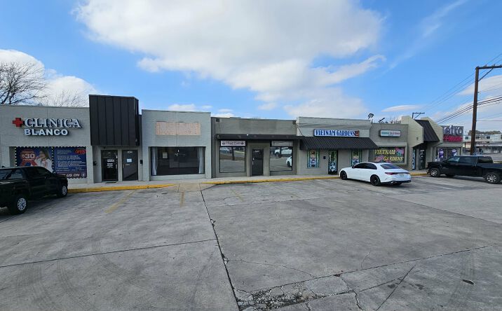 Pictures of Retail, Office, Special Purpose property located at 5437 Blanco Rd, San Antonio, TX 78216 for lease - image #1
