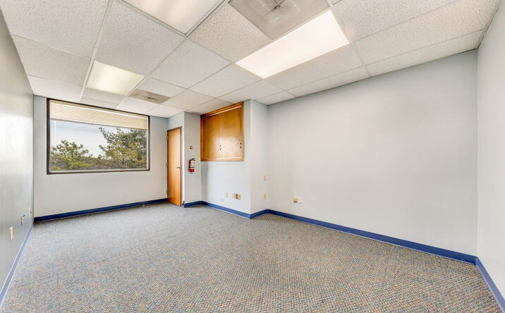 Pictures of Office property located at 5500 Steubenville Pike, McKees Rocks, PA 15136 for lease - image #1