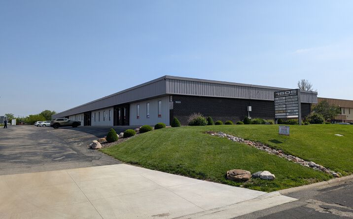 Pictures of Retail, Office property located at 1605 W Candletree Dr, Peoria, IL 61614 for lease - image #1