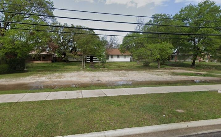 Pictures of Retail, Office, Restaurant property located at 318 N Main St, Salado, TX 76571 for lease - image #1