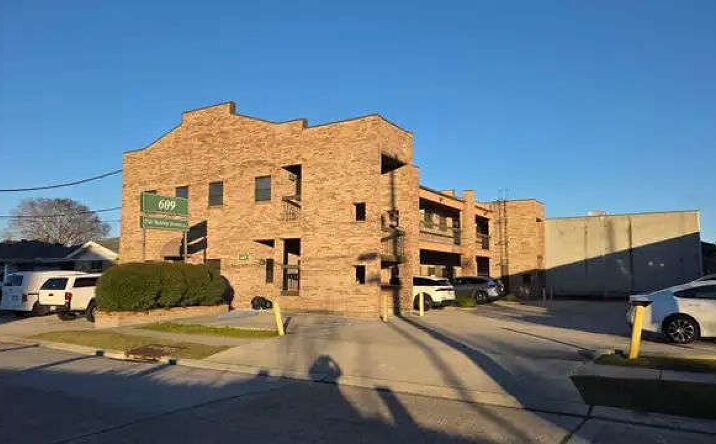 Pictures of Office property located at 609 W William David Pkwy, Metairie, LA 70005 for lease - image #1
