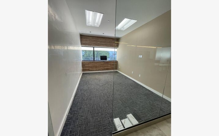 Pictures of Office property located at 17070 Collins Ave, Sunny Isles Beach, FL 33160 for lease - image #1