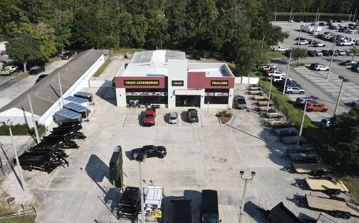Pictures of Industrial property located at 7739 Blanding Blvd, Jacksonville, FL 32244 for lease - image #1