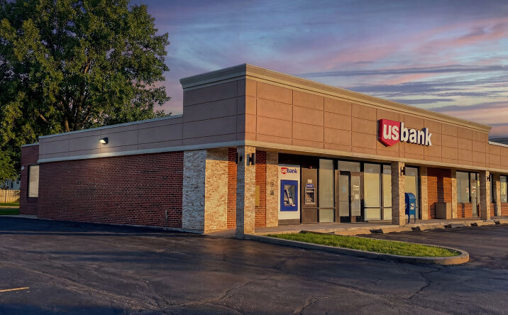 Pictures of Retail property located at 30 Meacham Rd, Schaumburg, IL 60193 for lease - image #1