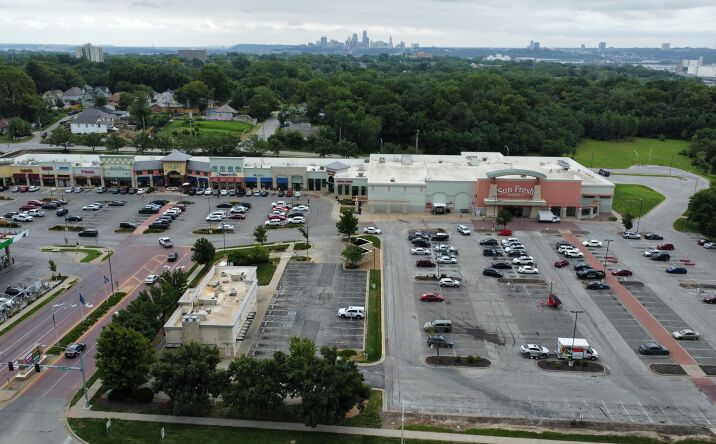 Pictures of Retail, Restaurant property located at 211 S 18th St, Kansas City, KS 66102 for lease - image #1