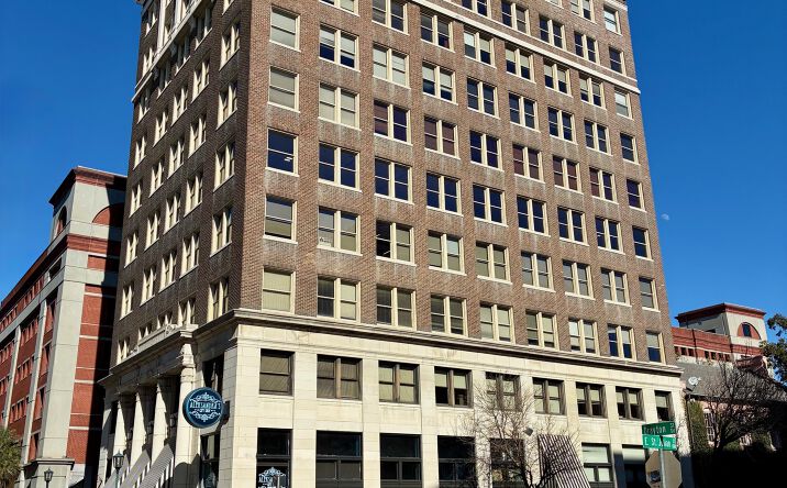 Pictures of Retail, Office property located at 24 Drayton St, Savannah, GA 31401 for lease - image #1