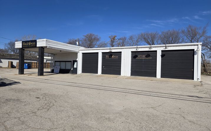 Pictures of Industrial property located at 701 E Dallas Rd, Grapevine, TX 76051 for lease - image #1