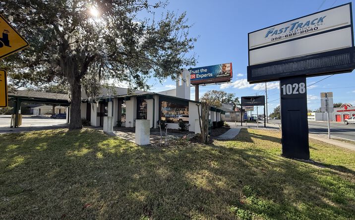Pictures of Office property located at 1028 E Silver Springs Blvd, Ocala, FL 34470 for lease - image #1