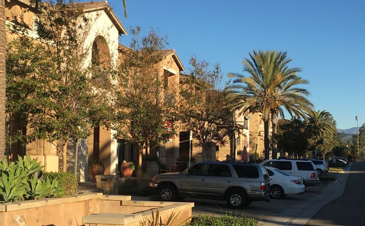 Pictures of Retail, Office property located at 211 Village Commons Blvd, Camarillo, CA 93012 for lease - image #1