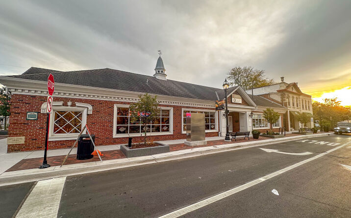 Pictures of Retail, Office property located at 515 Crescent Blvd, Glen Ellyn, IL 60137 for lease - image #1