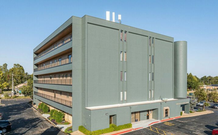 Pictures of Office property located at 2801 Parklawn Dr, Midwest City, OK 73110 for lease - image #1