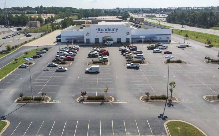 Pictures of Retail property located at 1689 Eisenhower Pkwy, Macon, GA 31206 for lease - image #1