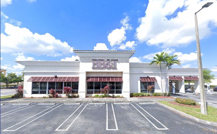 Pictures of Retail property located at 17930 NW 57th Ave, Hialeah, FL 33015 for lease - image #1