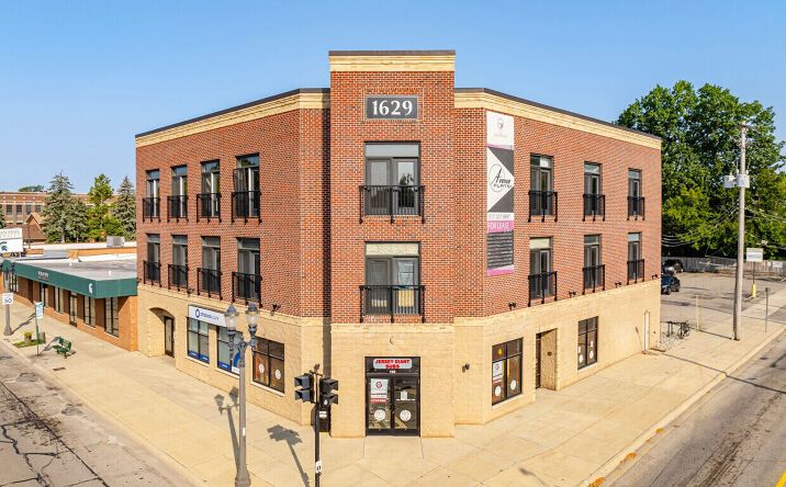 Pictures of Restaurant property located at 1629 E Michigan Ave, Lansing, MI 48912 for lease - image #1