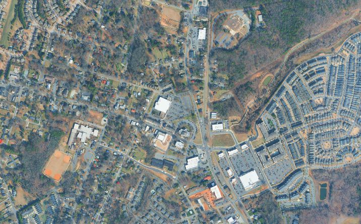 Pictures of Retail property located at 20205 N Main St, Cornelius, NC 28031 for lease - image #1