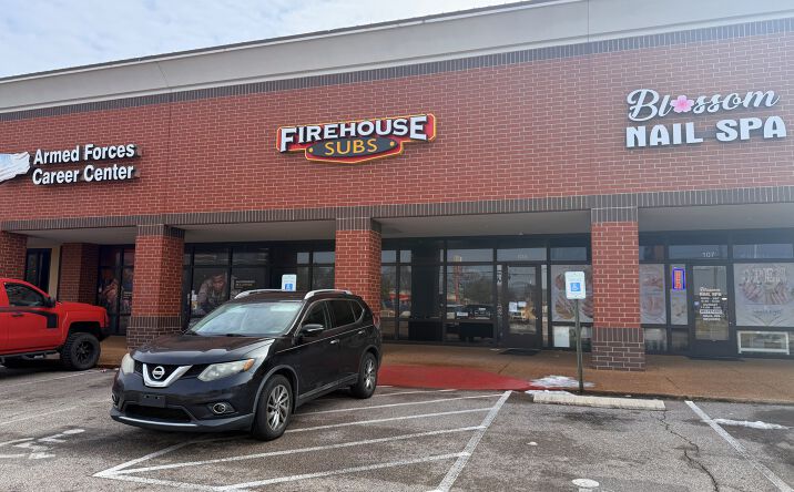 Pictures of Retail, Restaurant property located at 1400 N Germantown Pkwy, Memphis, TN 38016 for lease - image #1