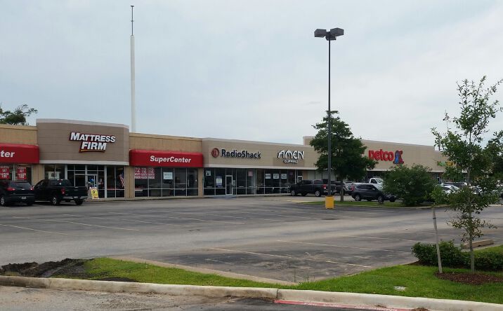 Pictures of Retail property located at 117 TX-332, Lake Jackson, TX 77566 for lease - image #1