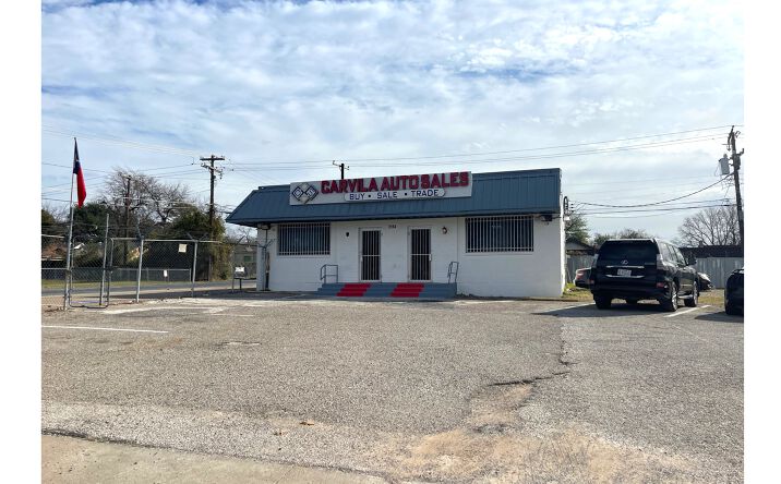 Pictures of Retail, Restaurant property located at 2154 Burbank St, Dallas, TX 75235 for lease - image #1