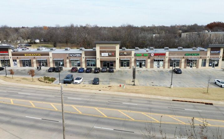 Pictures of Retail property located at 1915 Classen Blvd, Norman, OK 73071 for lease - image #1