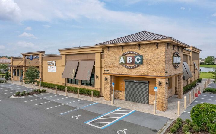 Pictures of Retail property located at 4838 Gate Pkwy, Jacksonville, FL 32246 for lease - image #1