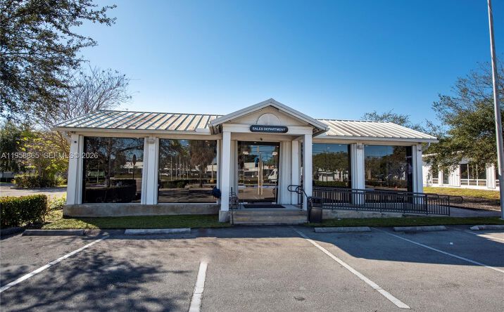 Pictures of Office, Retail property located at 2980 W Oakland Park Blvd, Oakland Park, FL 33311 for lease - image #1