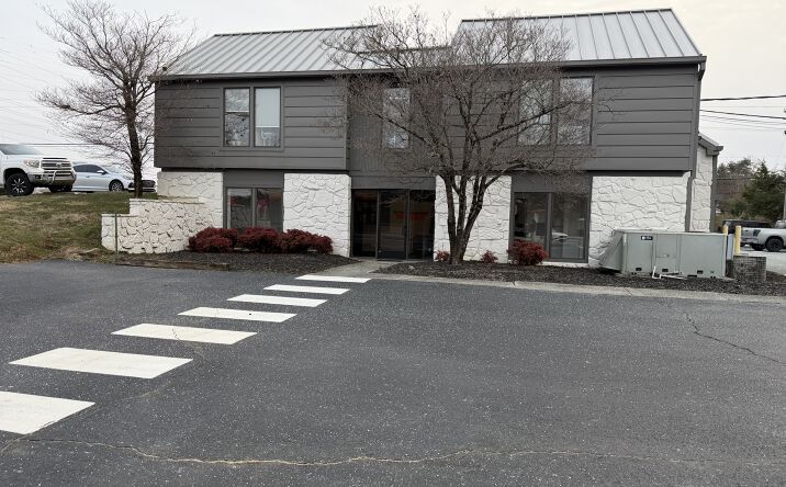 Pictures of Office property located at 10000 Kingston Pike, Knoxville, TN 37922 for lease - image #1