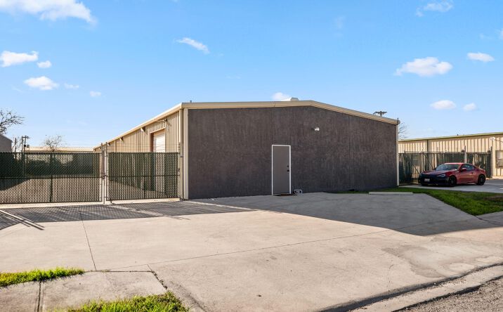 Pictures of Industrial property located at 112 Commercial Pl, Schertz, TX 78154 for lease - image #1