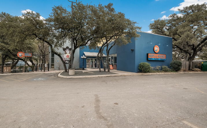 Pictures of Restaurant property located at 13838 Jones Maltsberger Rd, San Antonio, TX 78247 for lease - image #1