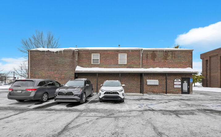 Pictures of Office, Retail property located at 37 E Wilson Bridge Rd, Worthington, OH 43085 for lease - image #1