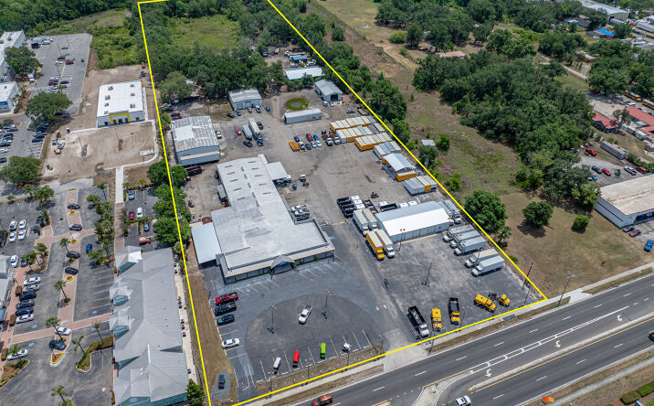 Pictures of Retail property located at 2900 James L Redman Pkwy, Plant City, FL 33566 for lease - image #1