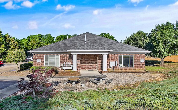 Pictures of Office property located at 303 Tilghman Dr, Dunn, NC 28334 for lease - image #1
