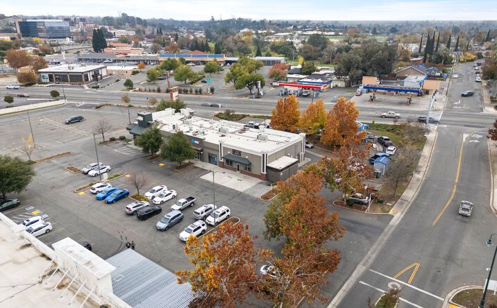 Pictures of Retail, Restaurant property located at 2470 Oro Dam Blvd W, Oroville, CA 95965 for lease - image #1