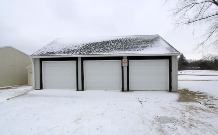 Pictures of Special Purpose property located at 1010 Kimball Avenue Garage, Woodstock, IL 60098 for lease - image #1