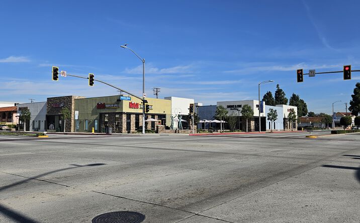 Pictures of Retail, Restaurant property located at 8009 Alondra Blvd, Paramount, CA 90723 for lease - image #1