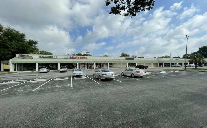 Pictures of Retail property located at 2000 Mcmillan Avenue #G-N, North Charleston, SC 29405 for lease - image #1
