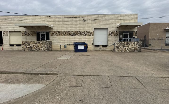 Pictures of Industrial property located at 2909-2913 Anode Ln., Dallas, TX 75220 for lease - image #1