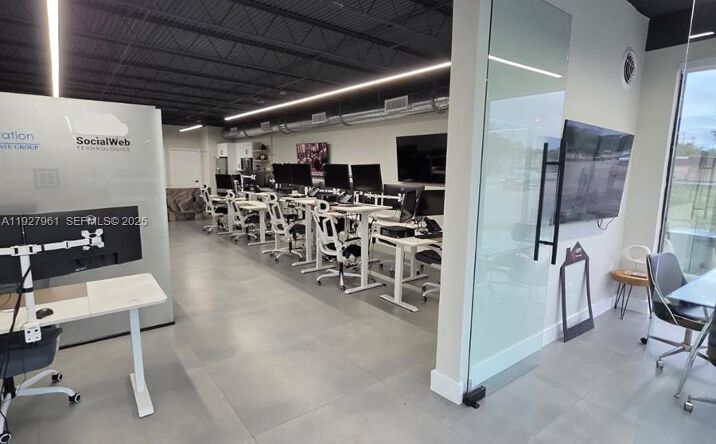 Pictures of Office, Retail property located at 2429 Davie Blvd, Fort Lauderdale, FL 33312 for lease - image #1