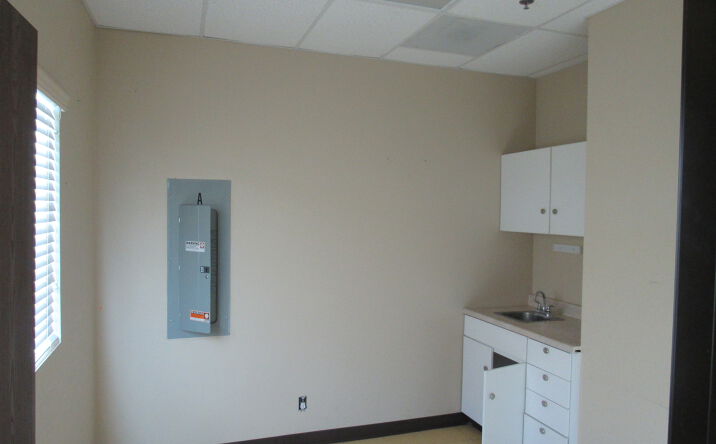 Pictures of Office property located at 9732 Sierra Vista Rd, Phelan, CA 92371 for lease - image #1